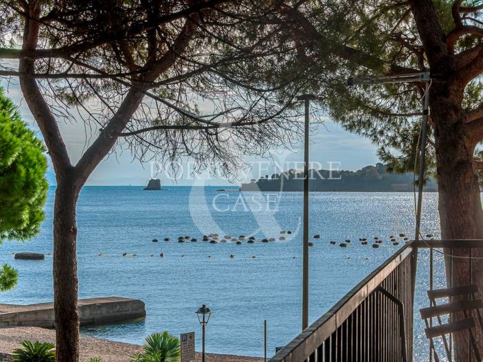 Appartamento trilocale in vendita in Via Olivo, Centro, Portovenere