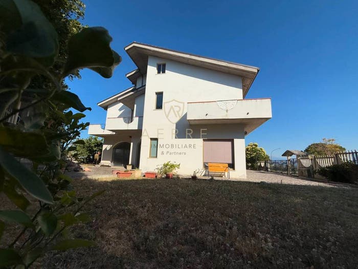 Casa con 5 locali in vendita in Via Roma, Centro, Civitaquana