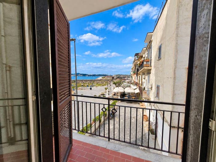 Appartamento trilocale in affitto in Via Maria Puteolana, Porto, Pozzuoli