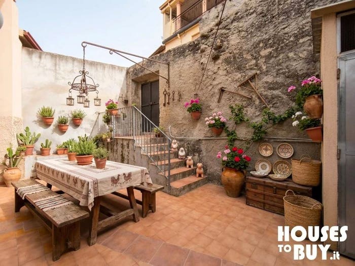 Casa con 6 locali in vendita in Via San Gavino, Centro, Ozieri