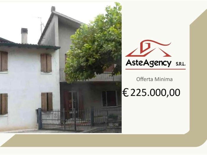 Appartamento con 6 locali in vendita in Via Traversa Capitelllo, Concamarise
