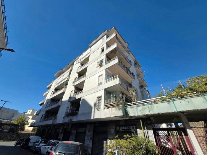 Appartamento quadrilocale in vendita in Traversa Michele Pietravalle, Zona Ospedaliera, Napoli
