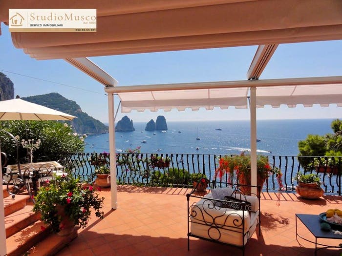 Appartamento con 6 locali in vendita in via Marina Piccola, Capri