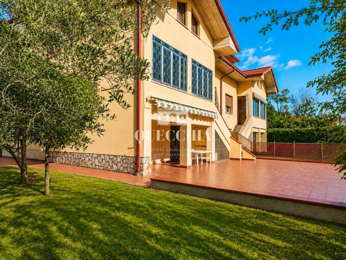Casa con 6 locali in vendita in Via Barbarani, Centro, Peschiera del Garda