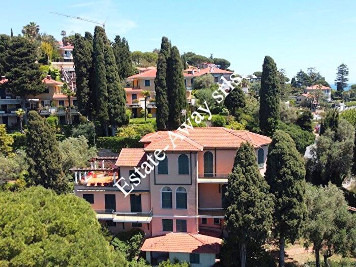 Casa con 6 locali in vendita in Via dei Colli, Zona Collinare, Bordighera