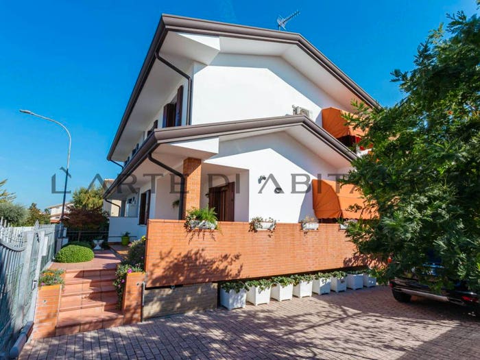 Casa con 6 locali in vendita in Via Galileo Galilei, Centro, Casalserugo