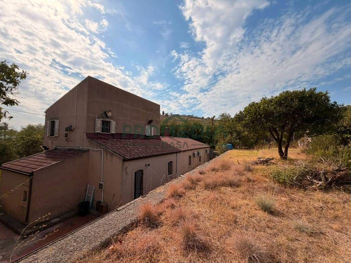 Casa con 6 locali in vendita in Via Fornaci, Larderia, Messina
