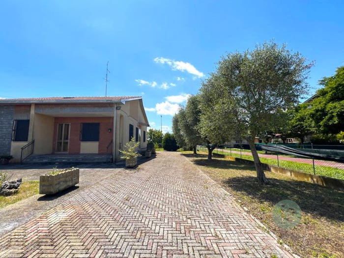Casa quadrilocale in vendita in Via Silvano Paltrinieri, Quarantoli, Mirandola