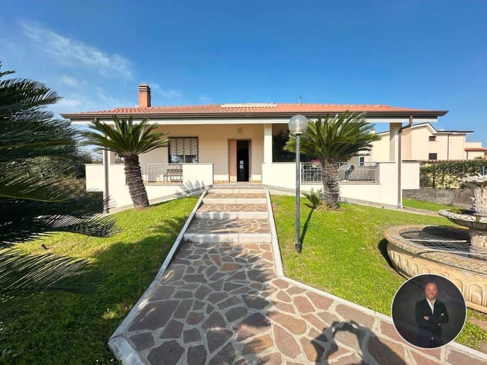 Casa con 6 locali in vendita in Via Cagliari, Semicentro, Aprilia