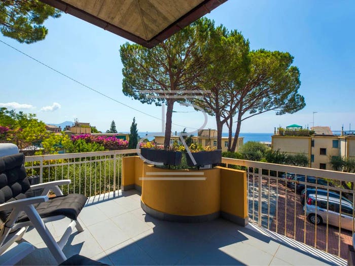 Casa con 6 locali in vendita in Via Donato Somma, Nervi, Genova