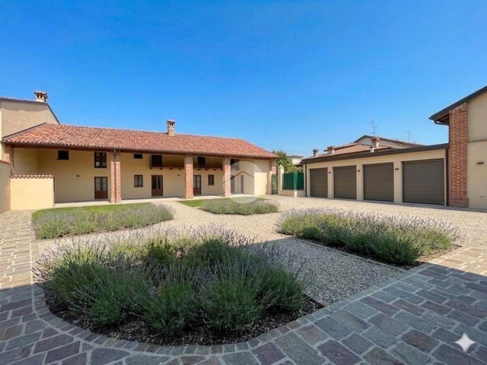 Casa con 6 locali in vendita in Via Guglielmo Marconi, Centro, Berlingo