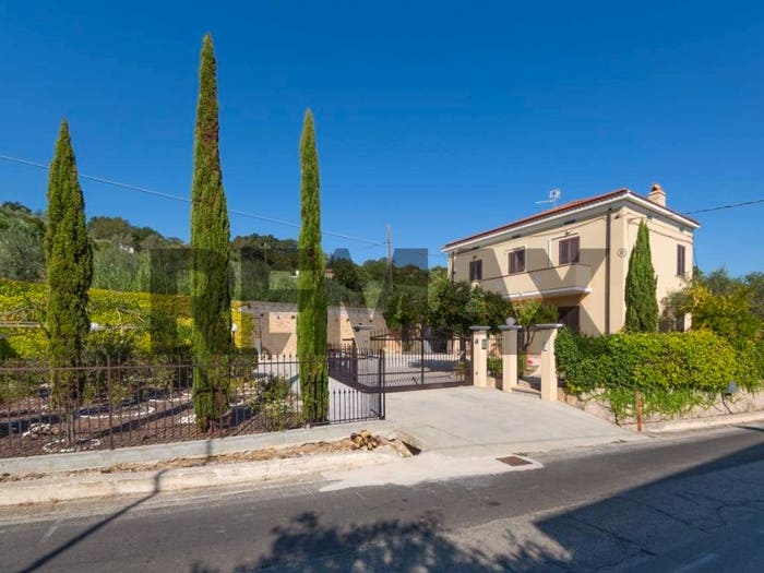 Casa quadrilocale in vendita in Via Venna, Medoro, Tollo