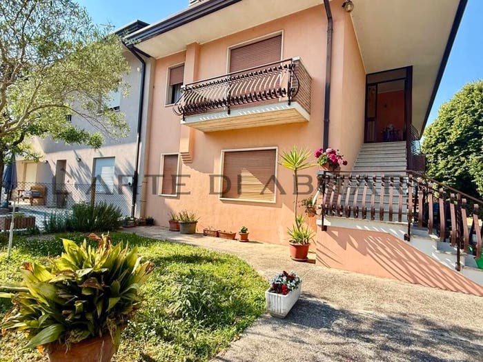 Casa con 6 locali in vendita in VIA BOSCHETTE, Mirano Paese, Mirano