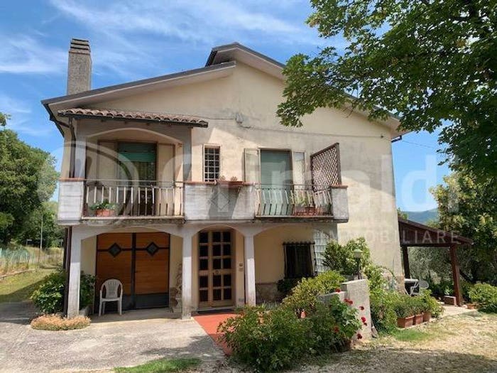 Casa con 6 locali in vendita in Via Tuderte, Montecastrilli