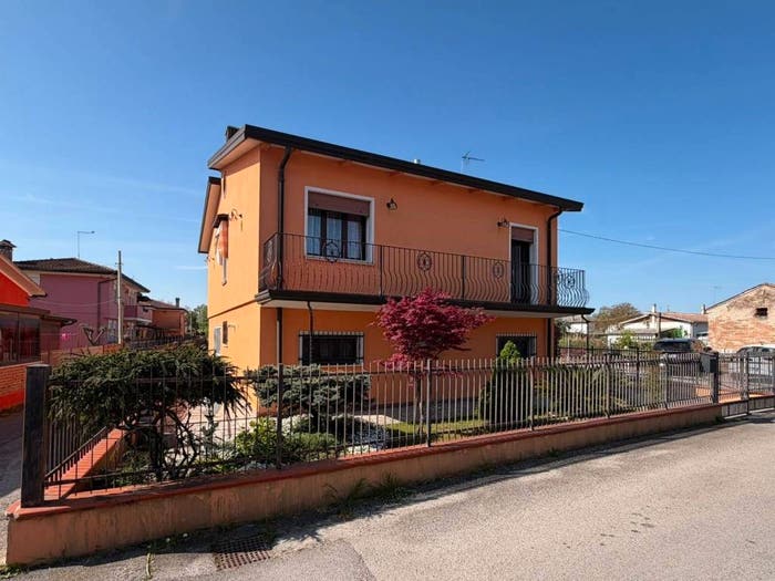 Casa con 6 locali in vendita in Via Giugno, Boscochiaro, Cavarzere