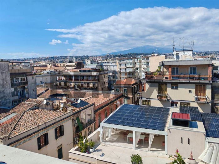Appartamento con 6 locali in vendita in Via Roccaromana, Villa Bellini Santa Maria di Gesù, Catania