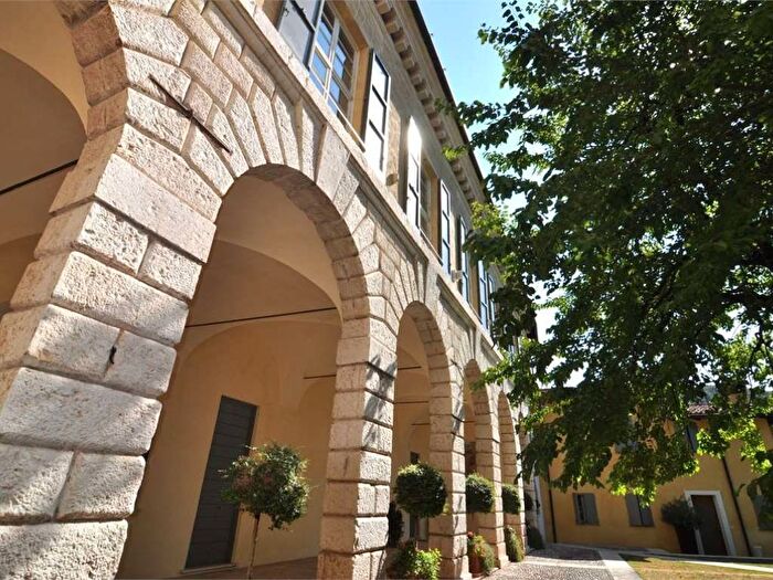 Casa con 6 locali in vendita in VIA MONTEBELLO, Centro, Cellatica