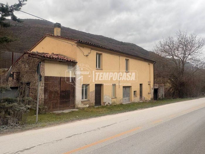 Casa con 5 locali in vendita in Borgo Tufico, Fabriano