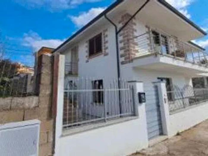 Casa quadrilocale in vendita in Via Milano, Orotelli