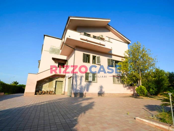 Casa con 6 locali in vendita in Via Fausto Gullo, San Giacomo Marinella, Calopezzati