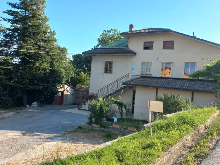 Casa con 6 locali in vendita in Via Serre, Centro, Fratte Rosa