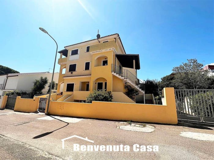 Casa con 6 locali in vendita in Via Nizza, La Caletta, Siniscola