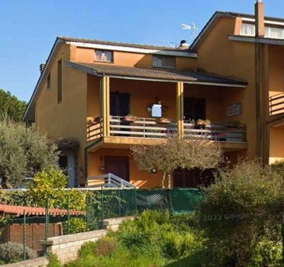 Appartamento con 6 locali in vendita in Via Urbano IV, Centro, Lariano