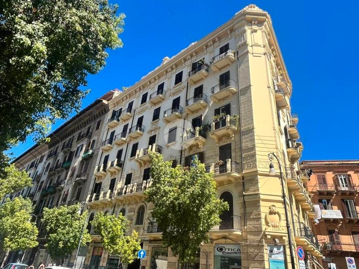 Appartamento con 6 locali in vendita in Via Roma, Kalsa, Palermo