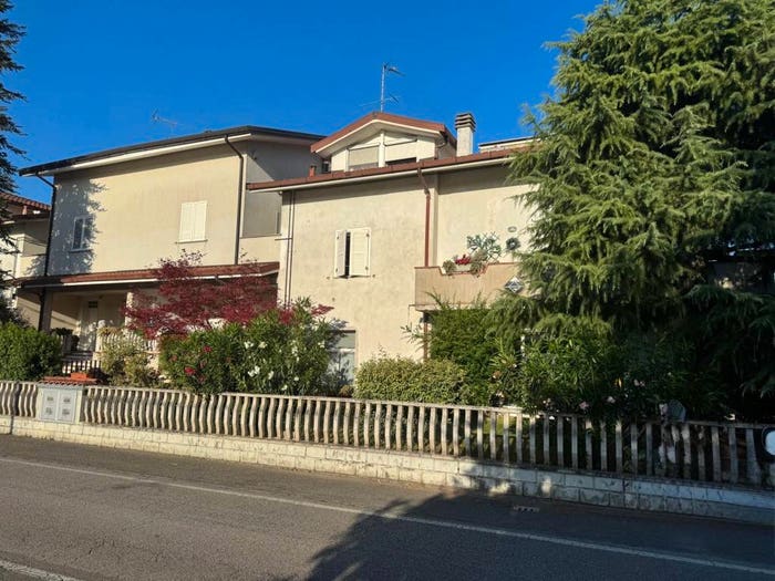 Appartamento con 5 locali in vendita in Via Aprile, Centro, Sant'Agata Bolognese