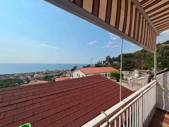 Appartamento quadrilocale in vendita in Viale Paradiso, Falconara Albanese
