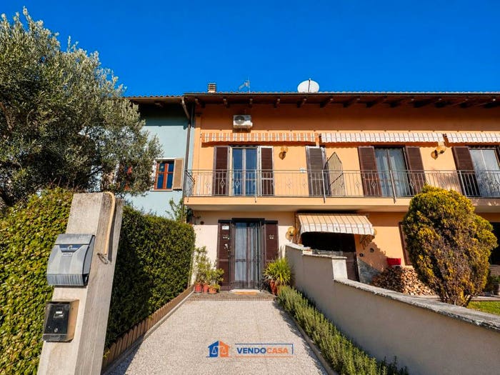 Casa con 6 locali in vendita in Corso Asti, Centro, Canale
