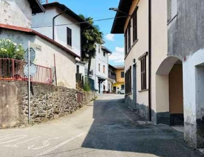 Casa quadrilocale in vendita in Viale Bioso, Centro, Vergiate