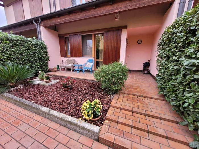 Casa quadrilocale in vendita in Via Emilia Parmense, San Lazzaro, Piacenza