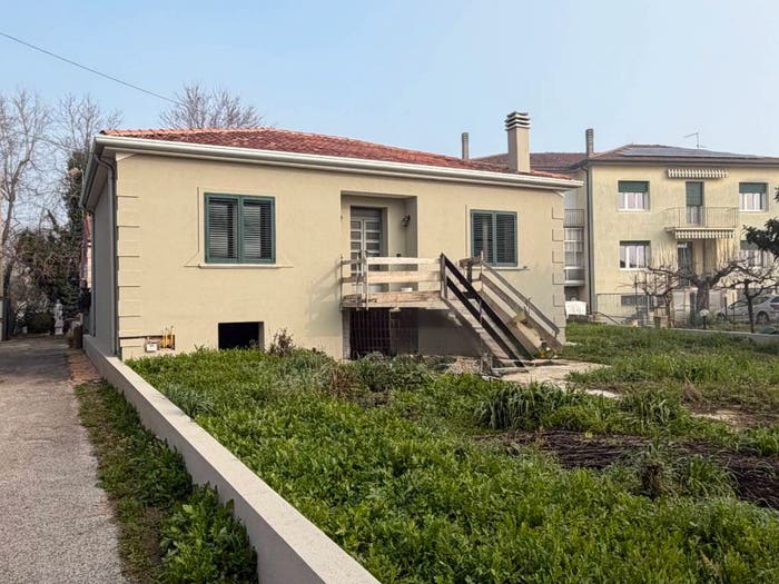 Casa con 6 locali in vendita in Via Benvenuto Cellini, Centro, Legnago