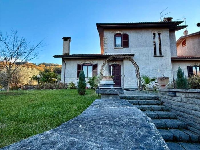 Casa quadrilocale in vendita in Vocabolo Pietre Bianche, Orte
