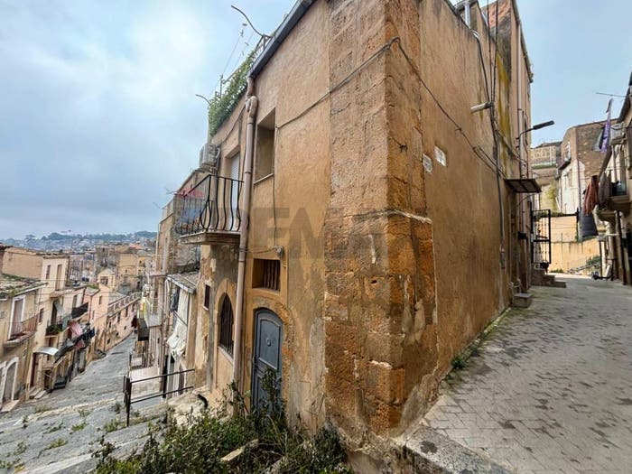 Appartamento con 5 locali in vendita in via altamore, Centro, Caltagirone