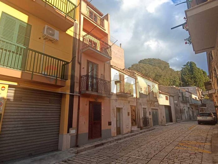 Casa con 5 locali in vendita in via borgo cuba, Centro, Chiaramonte Gulfi