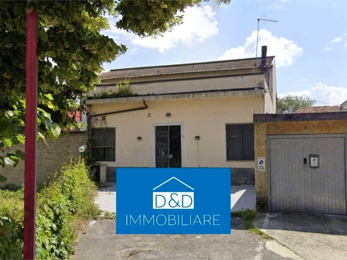 Casa con 6 locali in vendita in Via I Maggio, Canelli
