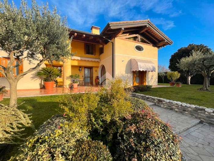 Casa con 6 locali in vendita in Via Travettore, Centro, Bassano del Grappa