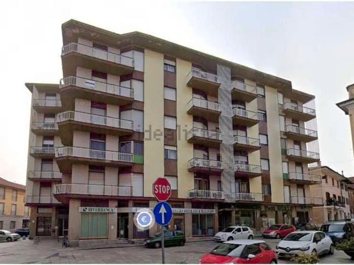 Appartamento trilocale in vendita in Piazza Galileo Ferraris, Centro, Livorno Ferraris