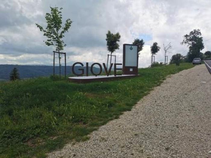 Casa con 5 locali in vendita in Giove