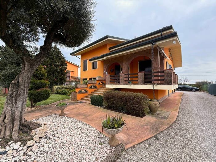 Casa quadrilocale in vendita in Pilastri, Bondeno