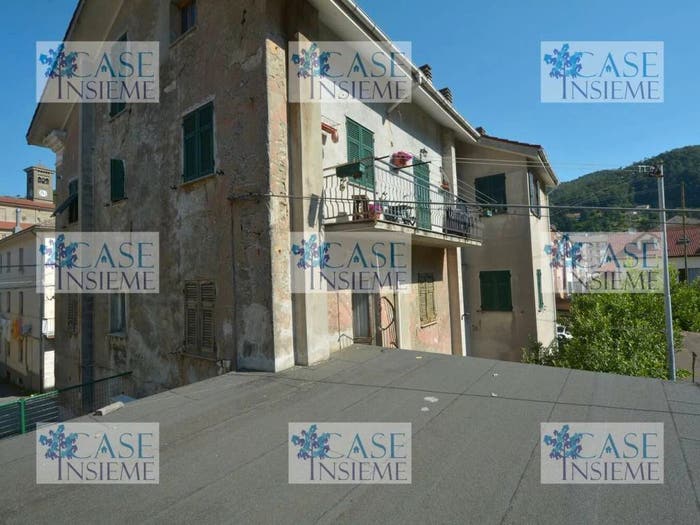 Appartamento quadrilocale in vendita in Via Guglielmo Marconi, Centro, Masone