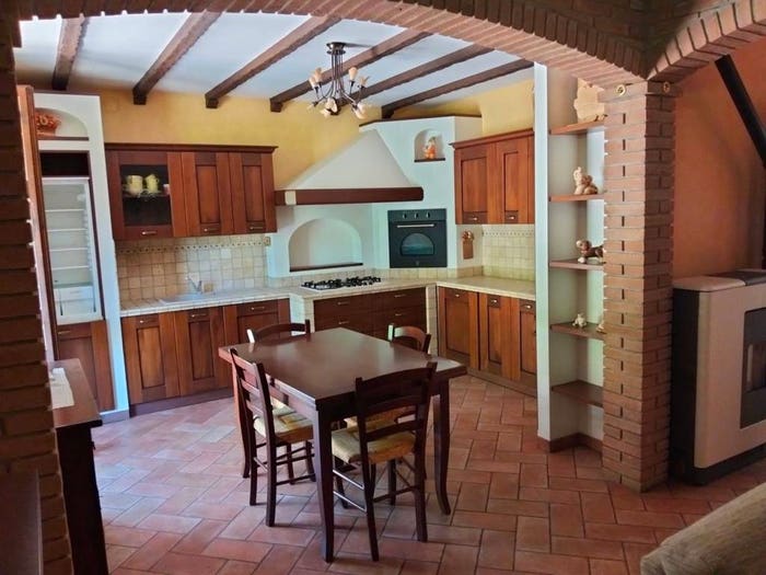 Casa con 6 locali in vendita in Romagnese
