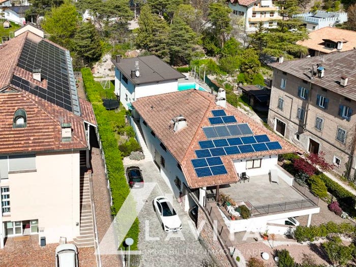 Casa con 5 locali in vendita in via Pini, Laghetti, Egna