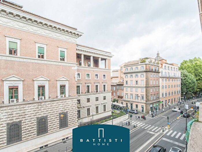Appartamento bilocale in vendita in Piazza Benedetto Cairoli, Campo de' Fiori, Roma
