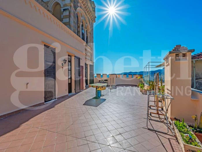Appartamento trilocale in vendita in Piazza Fratelli Ruffini, Castellaro