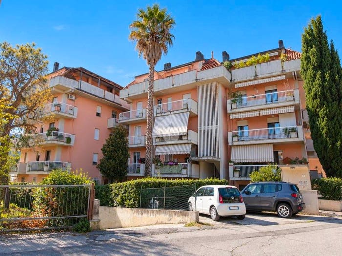 Appartamento trilocale in vendita in Via San Martino, Centro, Grottammare
