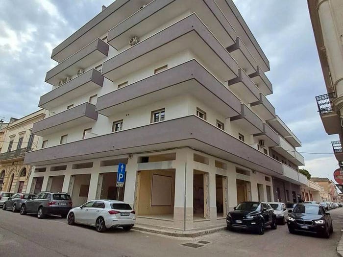 Appartamento con 6 locali in vendita in Via Antonio Vallone No Number, Centro, Galatina