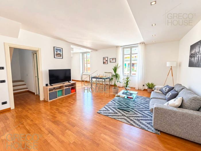 Appartamento trilocale in vendita in Via Labiena, Laveno, LavenoMombello